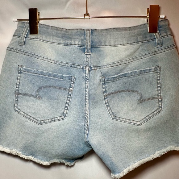 Time and Tru Denim Blue Women's Shorts - Picture 2 of 6